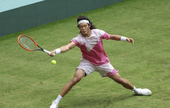 bet365首页-张之臻草地胜梅德维德夫 距大满贯种子一步之遥？