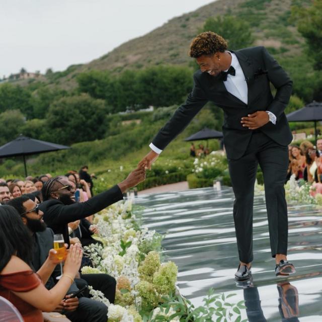 bet365首页-剪不断的友谊！斯马特大婚塔图姆布朗出席