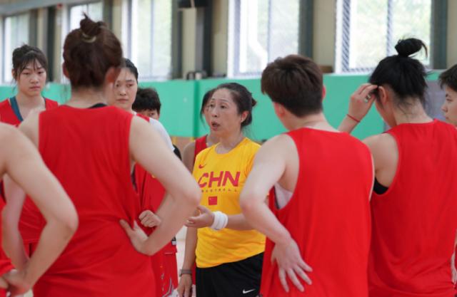 bet365下载-李月汝黄思静领衔！女篮备战亚运首场热身赛战澳洲